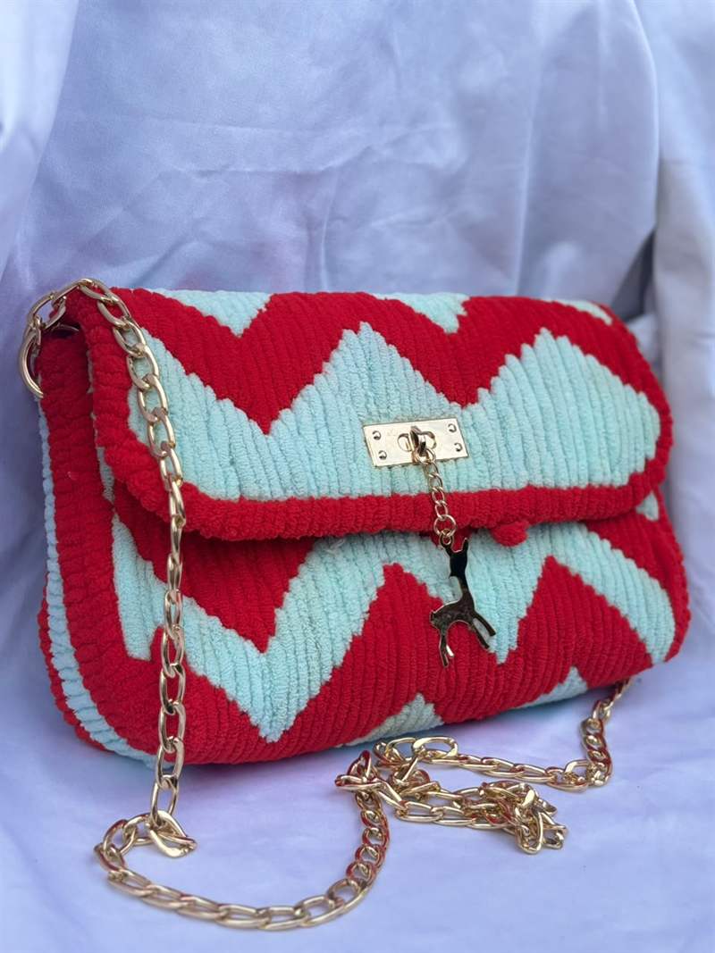 Sac au crochet à motif zigzag rouge et vert d'eau, chaîne dorée, artisanat féminin du Sankaran